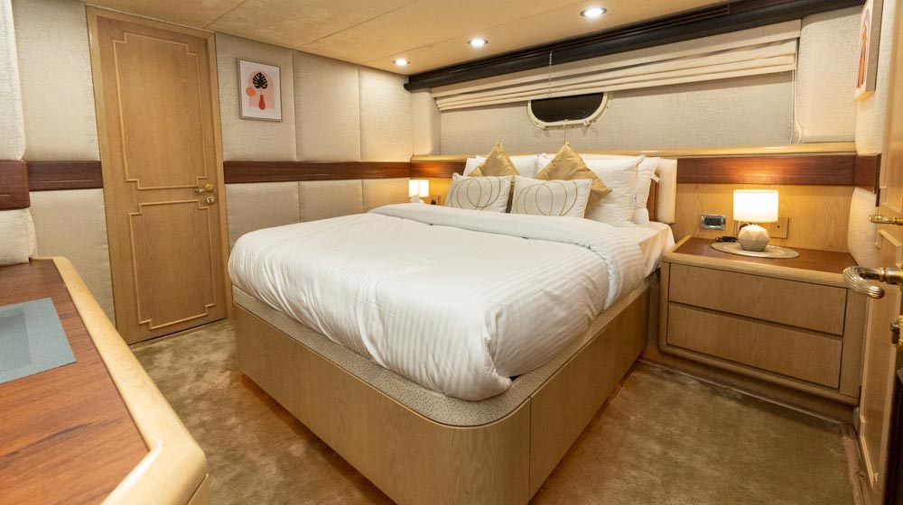 167704919114yacht-stateroom