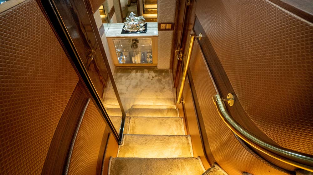 167704919117-yacht-staircase