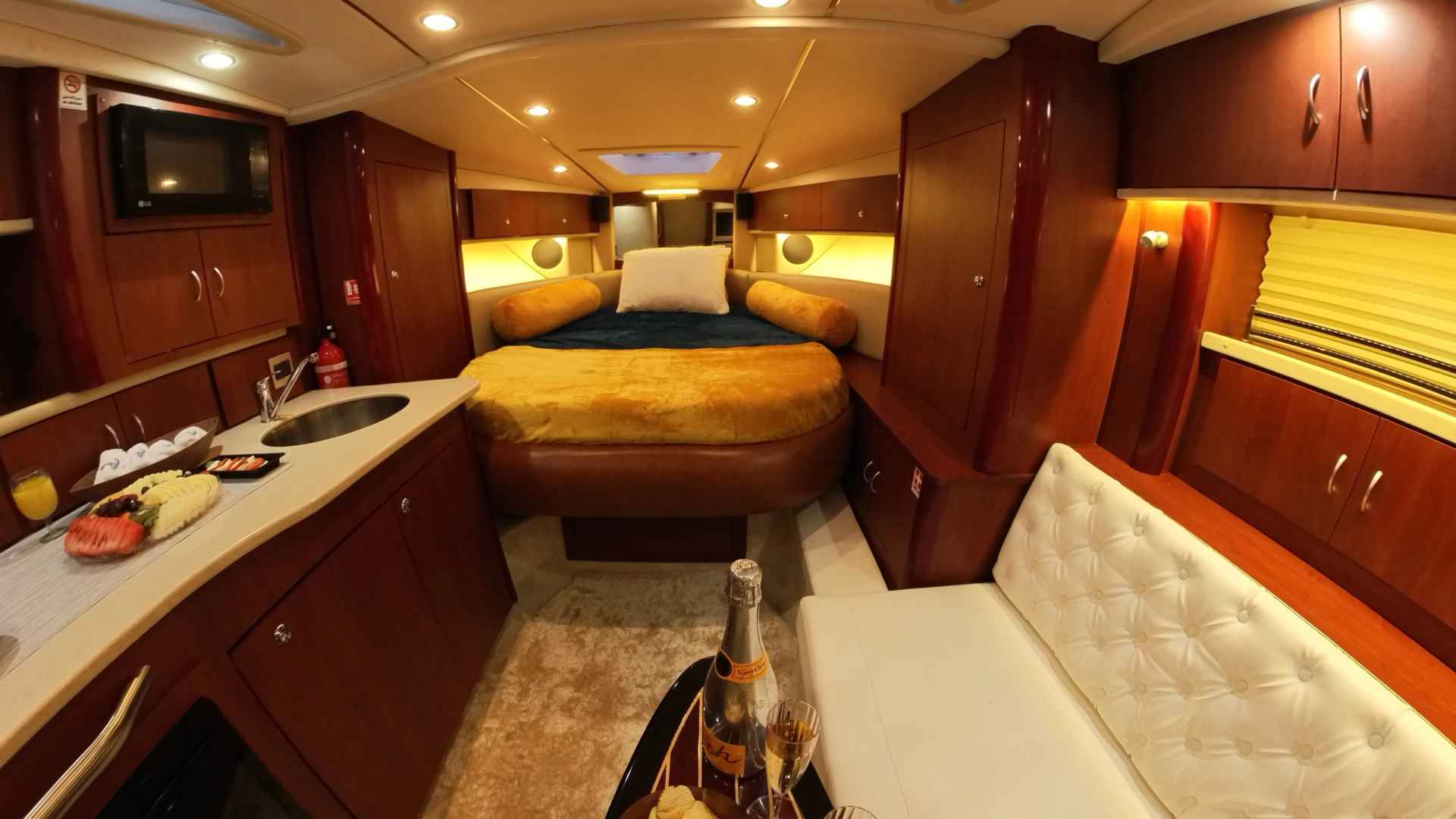 yacht-interior-slider-3